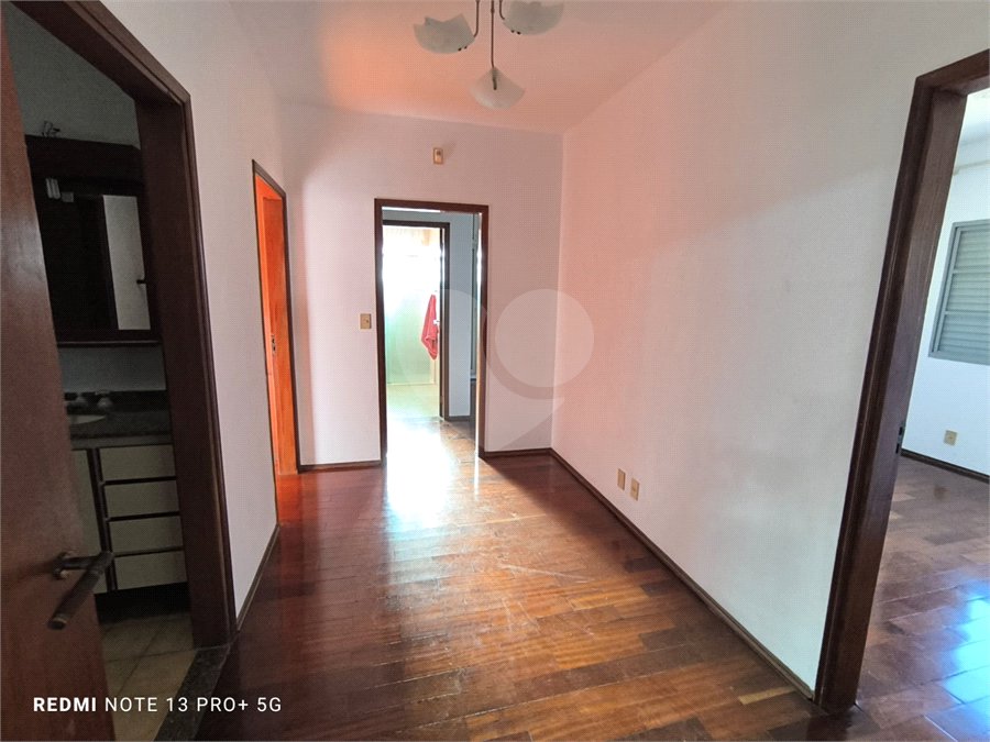 Casa á venda na Avenida Pau Brasil.