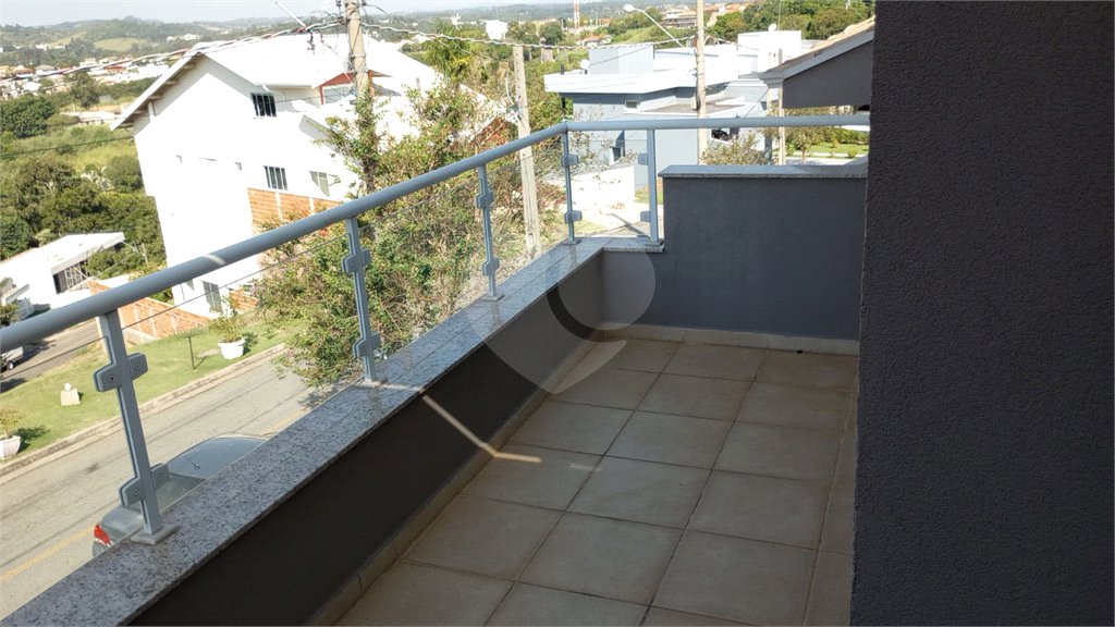 Casa à venda com 3 suítes no condomínio Picollo, Louveira - SP
