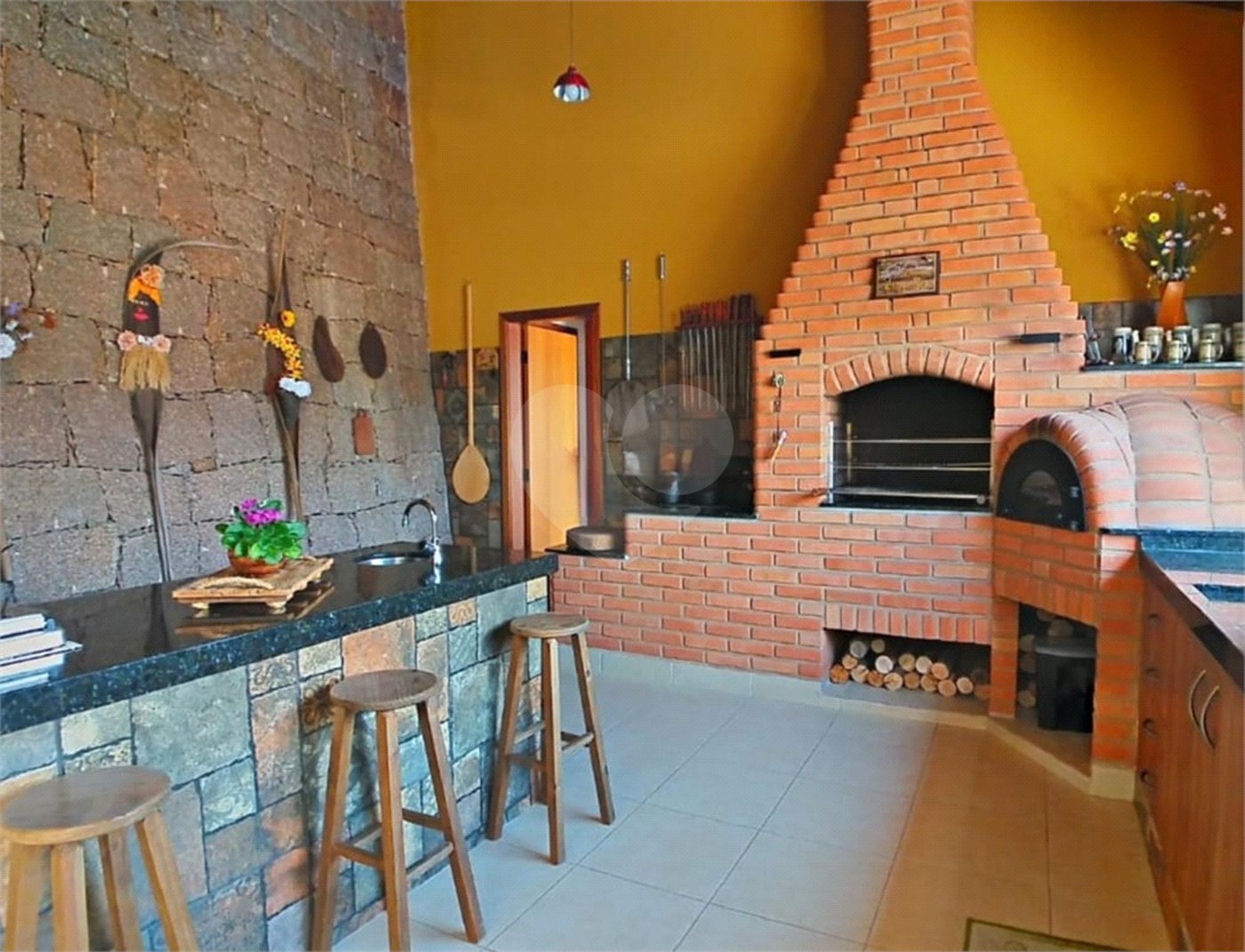 Casa à venda com 3 quartos, sendo 1 suíte, no condomínio Estância Marambaia, Vinhedo - SP