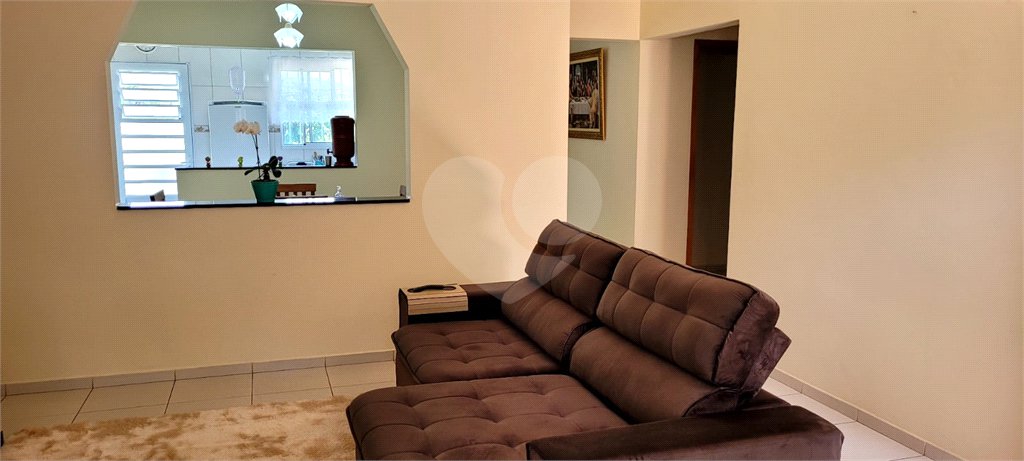 Casa à venda com 3 quartos, sendo 1 suíte,  no Centro, Guararema, SP