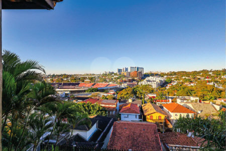 Sobrado à venda com 3 quartos, sendo 1 suíte,  em Jardim Leonor, São Paulo, SP