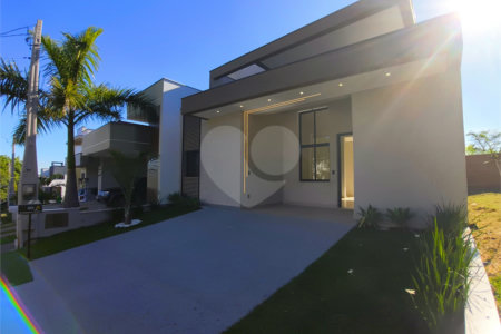 Casa à venda com 2 quartos, sendo 1 suíte, no condomínio Terras de São Francisco, Sorocaba - SP