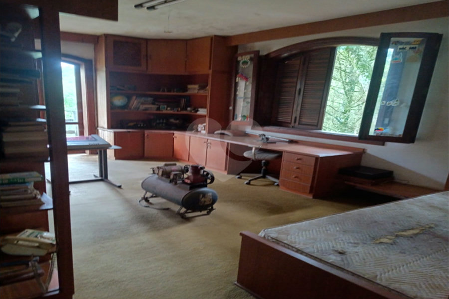 Casa à venda com 4 quartos, sendo 2 suítes, no condomínio Associação Reserva das Hortênsias, Mairiporã - SP