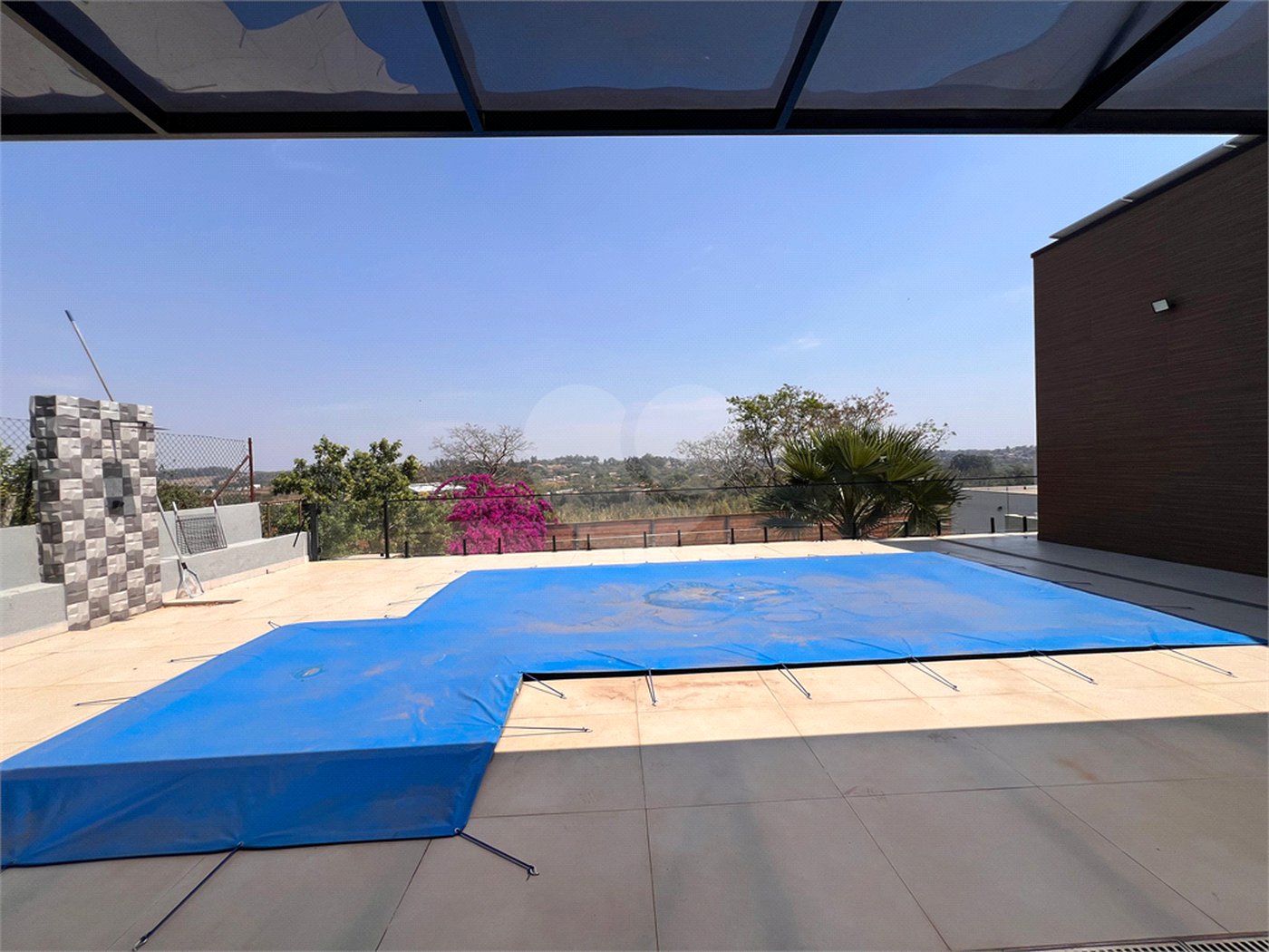 Casa à venda com 3 quartos, sendo 2 suítes, no condomínio Terras de Mont Serrat, Salto - SP