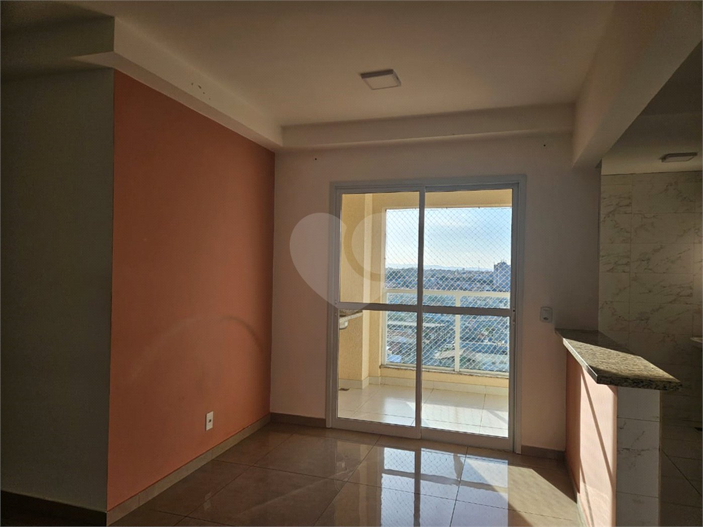 Apartamento à venda com 3 quartos, sendo 1 suíte, no Centro, Poá, SP