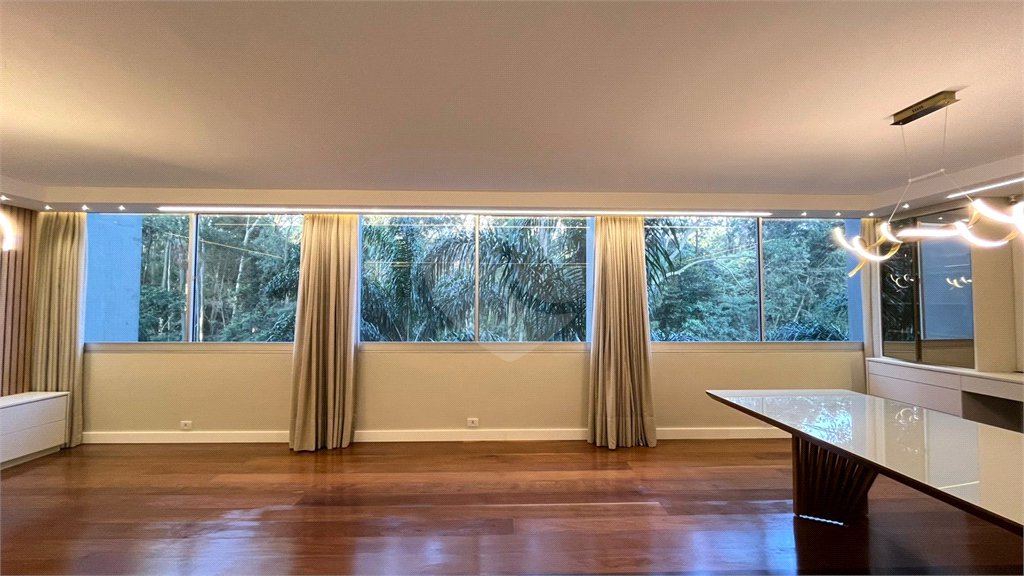 Apartamento à venda com 4 suítes em Vila Suzana, São Paulo, SP