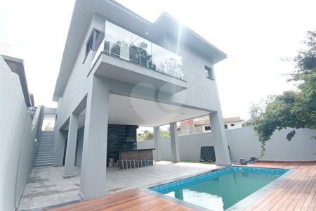 Casa à venda com 3 suítes no condomínio Reserva dos Jatobás, Louveira - SP