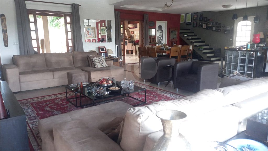 Casa à venda com 3 quartos, sendo 2 suítes, em Jardim Imperial Hills III, Arujá, SP
