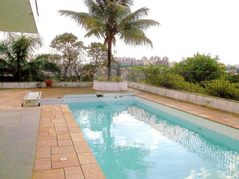 Sobrado à venda com 4 quartos, sendo 2 suítes, em Jardim Leonor, São Paulo, SP