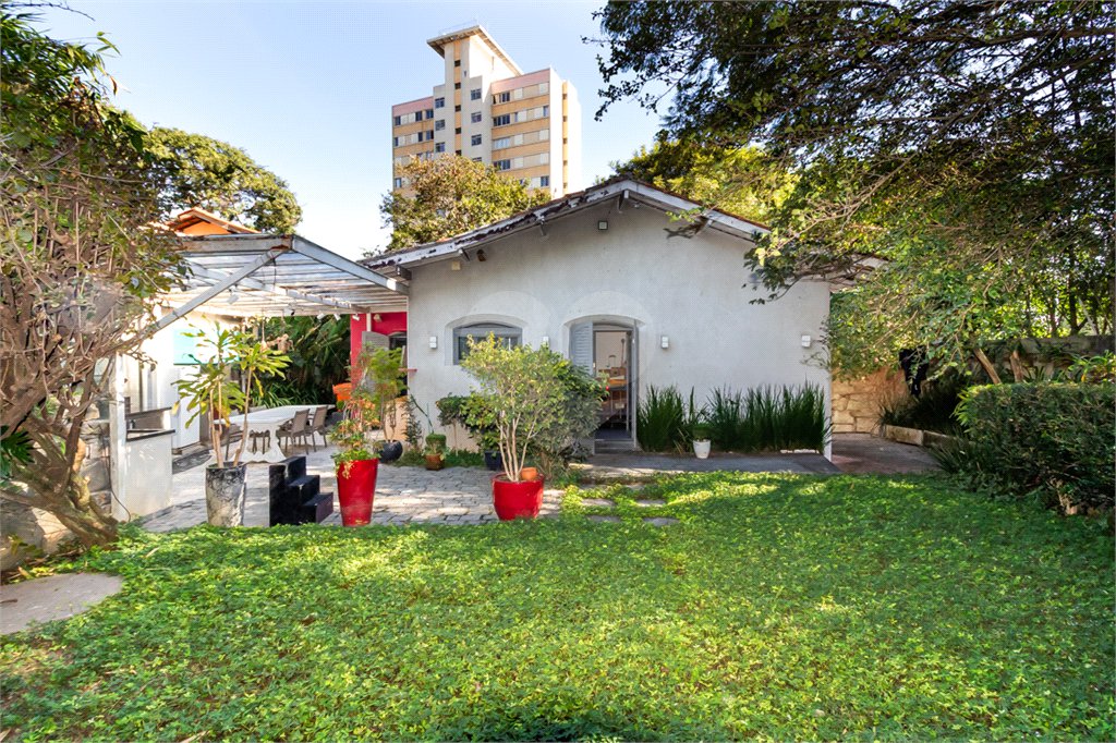 Casa à venda ou para alugar com 3 quartos, sendo 1 suíte, em Butantã, São Paulo, SP