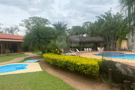 Casa à venda com 8 quartos, sendo 4 suítes, no condomínio Santa Filomena, Salto - SP