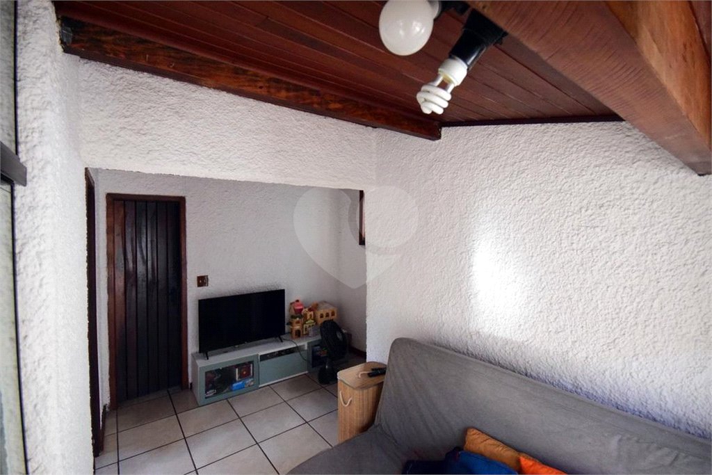 Casa à venda com 5 quartos, sendo 1 suíte, no condomínio Vivendas, Rio de Janeiro - RJ