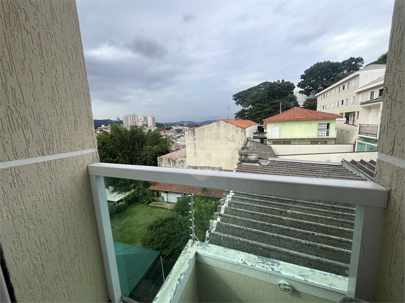 Casa à venda com 3 quartos, sendo 1 suíte,  no condomínio Capigaí, São Paulo - SP