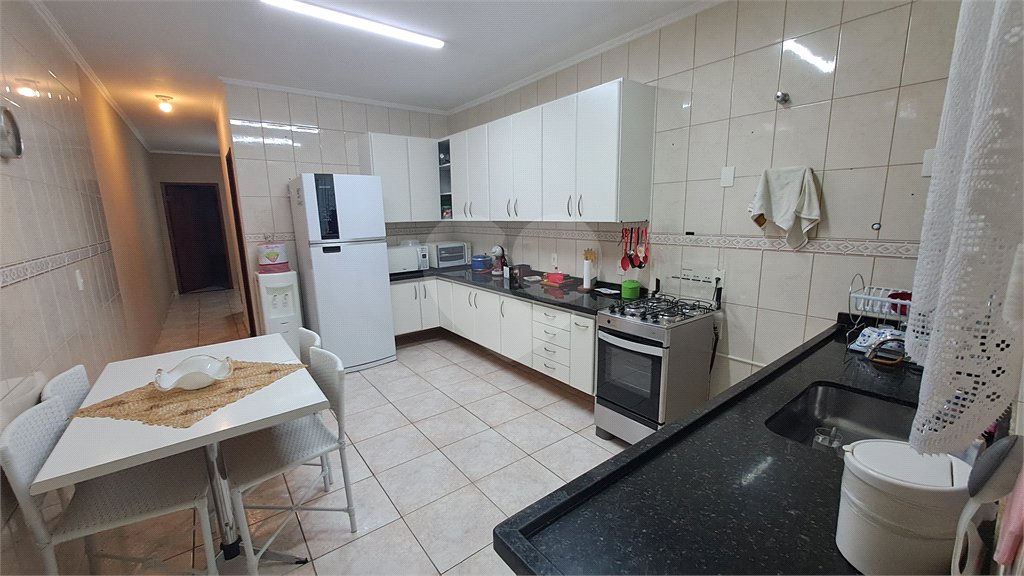 Casa à venda com 3 quartos, sendo 1 suíte, no condomínio Residencial Vale das Laranjeiras, Indaiatuba - SP
