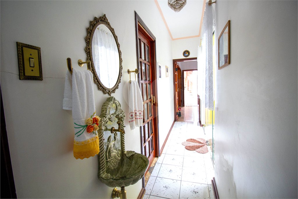 Sobrado à venda com 5 quartos, sendo 1 suíte,  em Jardim Villaça, São Roque, SP