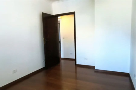 Casa à venda com 187m², 3 quartos, 2 suítes e 2 vagas de garagem próximo à USP