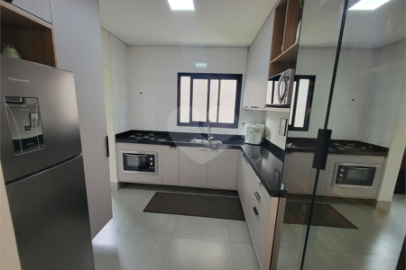 Casa à venda com 3 suítes no condomínio Villaggio Maranello, Vinhedo - SP