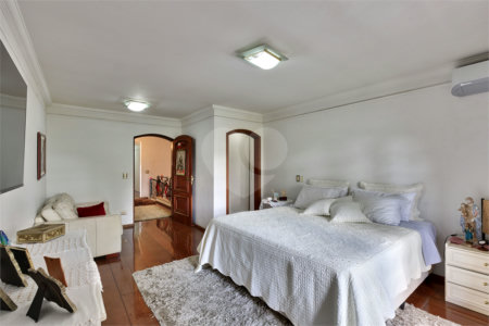 Casa à venda com 5 quartos, sendo 4 suítes, em Alto da Boa Vista, São Paulo, SP