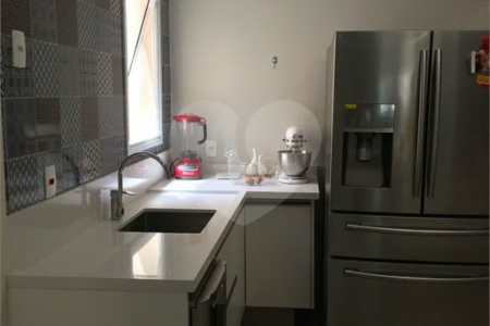 Sobrado à venda com 3 quartos, sendo 1 suíte, em Alto da Boa Vista, São Paulo, SP