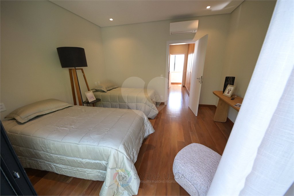 Casa à venda com 4 suítes no condomínio Villa dos Pinheiros, Indaiatuba - SP