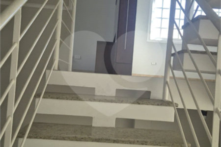 Sobrado à venda com 4 quartos, sendo 2 suítes, em Jardim Virginia Bianca, São Paulo, SP