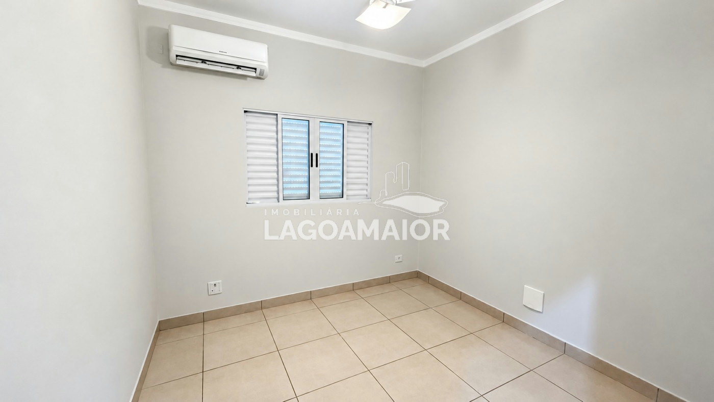 Casa para alugar com 3 quartos, sendo 1 suíte, no condomínio Recanto das Palmeiras, Três Lagoas - MS