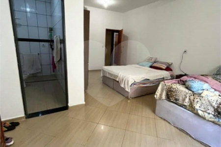 Casa à venda com 5 quartos, sendo 3 suítes,  em Jardim Novo Aeroporto, Três Lagoas, MS