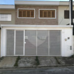 Casa à venda com 3 quartos, sendo 1 suíte,  no condomínio Residencial Vila Irmãos Arnoni, São Paulo - SP
