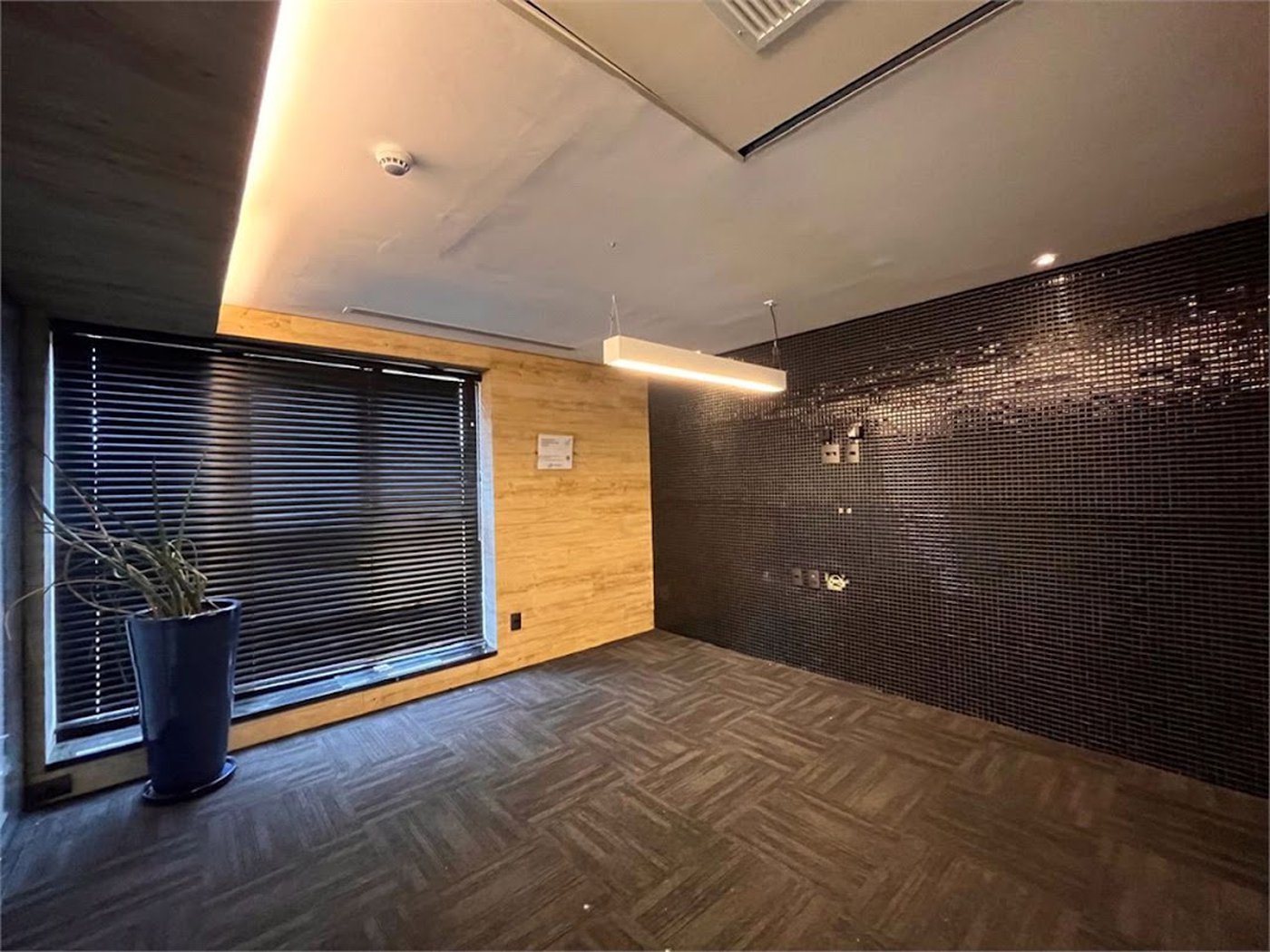 Prédio Corporativo em Santos | 4 Pavimentos | Galpão com Pé-Direito Duplo | Estrutura para +200 Pessoas | Compra Ou Locação