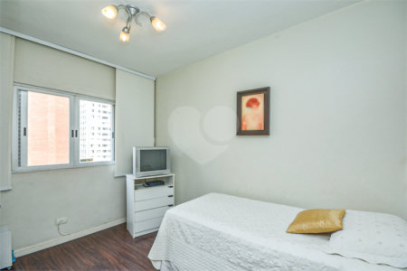 Apartamento à venda com 3 quartos, sendo 1 suíte,  em Moema, São Paulo, SP