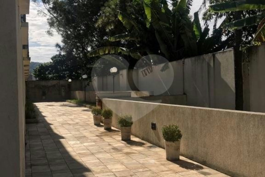 Casa à venda com 2 quartos, sendo 1 suíte, no condomínio Res Santa Inês, São Paulo - SP