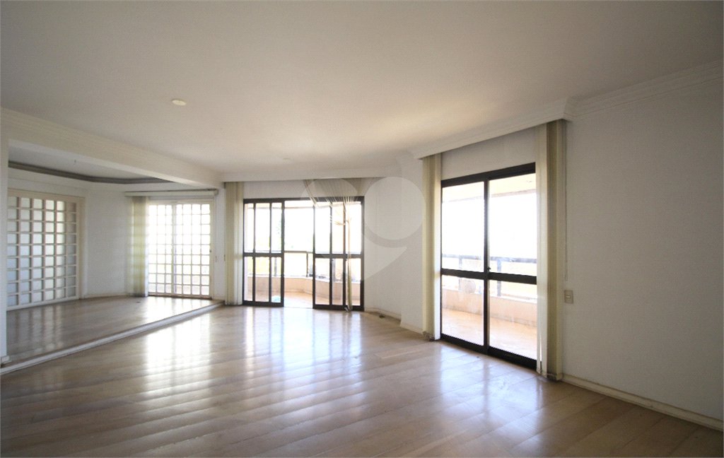 Apartamento à venda com 3 suítes em Vila Suzana, São Paulo, SP