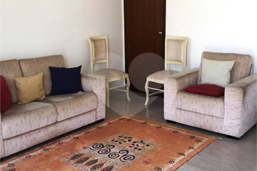Casa à venda com 3 quartos, sendo 1 suíte, no condomínio Coelho III, São Paulo - SP
