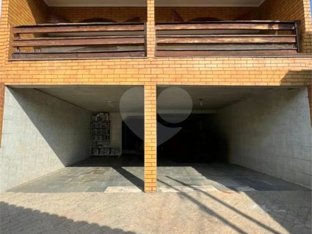 Casa à venda com 4 quartos, sendo 2 suítes,  em Carandiru, São Paulo, SP