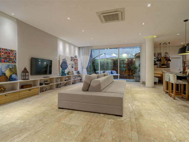 Casa à venda com 4 suítes no condomínio Ville de France, São Paulo - SP