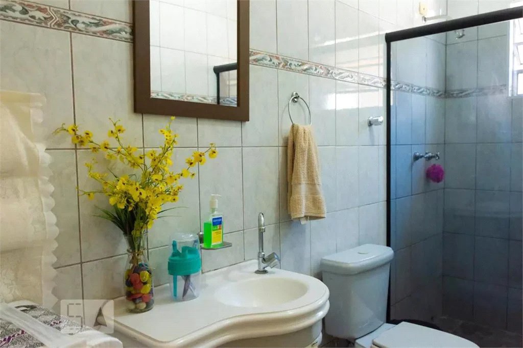 Casa à venda com 3 quartos, sendo 1 suíte, em Vila Universitária, São Paulo, SP