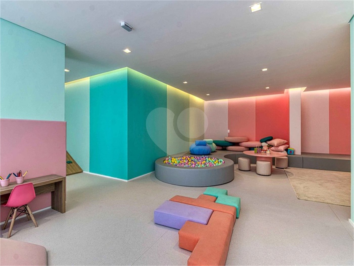 Apartamento à venda com 2 quartos, sendo 1 suíte,  em Vila Anastácio, São Paulo, SP