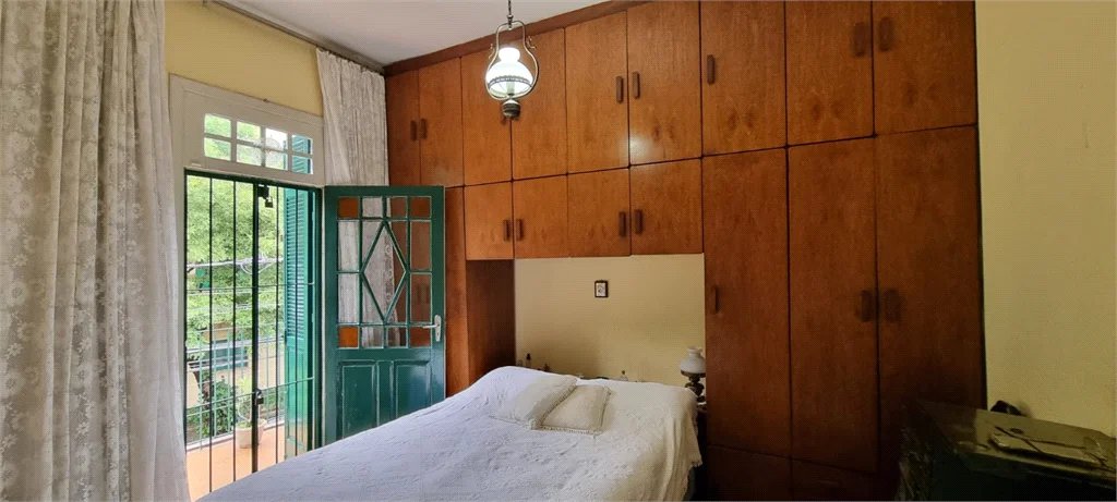 Sobrado à venda com 4 quartos, sendo 1 suíte, em Água Branca, São Paulo, SP