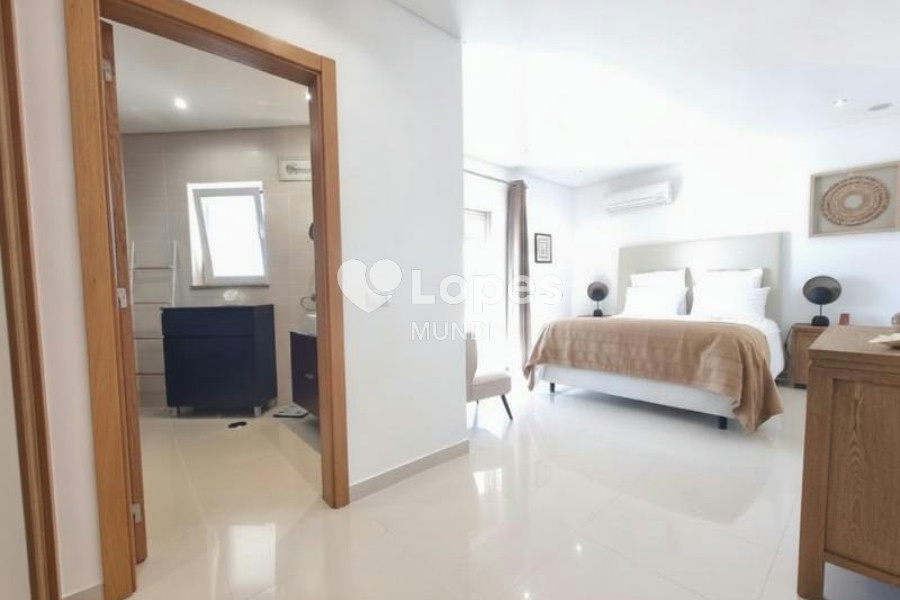 Casa com 4 quartos à venda em Albufeira, Algarve, Portugal – Vista para o mar e piscina