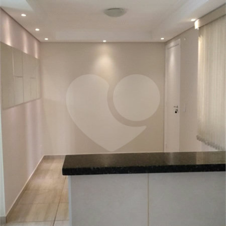 Apartamento no Condomínio Monte Azul.