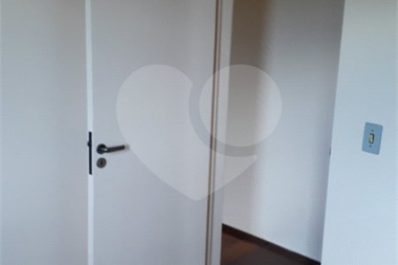 Apartamento á venda, com 03 Dormitórios, em São Carlos.