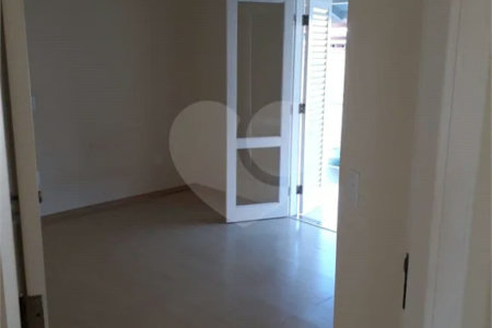 Sobrado à venda com 3 quartos, sendo 1 suíte,  em Condomínio Residencial Terras do Caribe, Valinhos, SP
