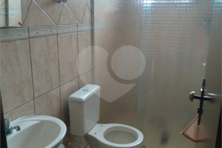 Casa com 205m² , 3 dormitórios , sendo todos suítes , 5 vagas , á venda no bairro Bangú em Santo André.