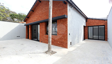 Casa Térrea à venda com 3 quartos, sendo 2 suítes,  em Alto da Boa Vista, São Paulo, SP