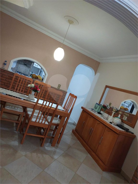 Casa à venda com 2 quartos, sendo 1 suíte, em Vila Maria de Maggi, Suzano, SP