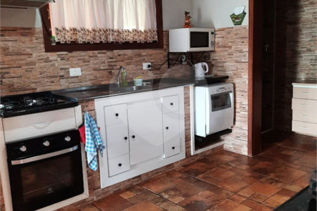 Casa à venda com 3 quartos, sendo 1 suíte,  no condomínio Village Ipanema 1, Araçoiaba da Serra - SP