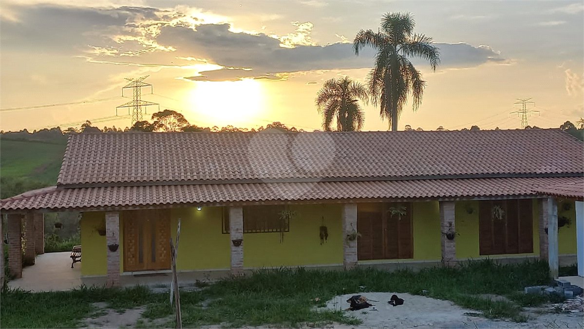 Chácara à venda com 4 quartos, sendo 1 suíte,  em Loteamento Quinta da Mata, Ibiúna, SP