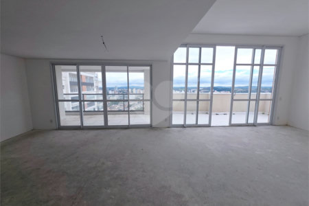 Triplex à venda com 4 suítes em Anhangabaú, Jundiaí, SP