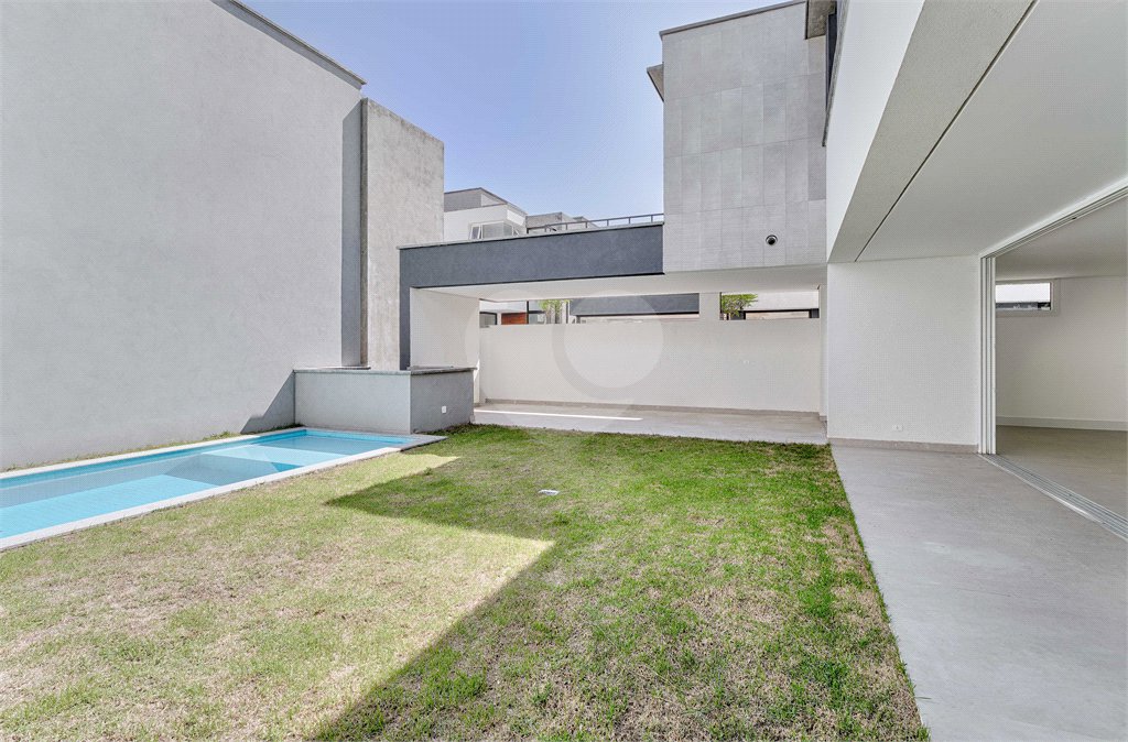 Casa à venda com 4 suítes no condomínio Edifício Jade, São Paulo - SP