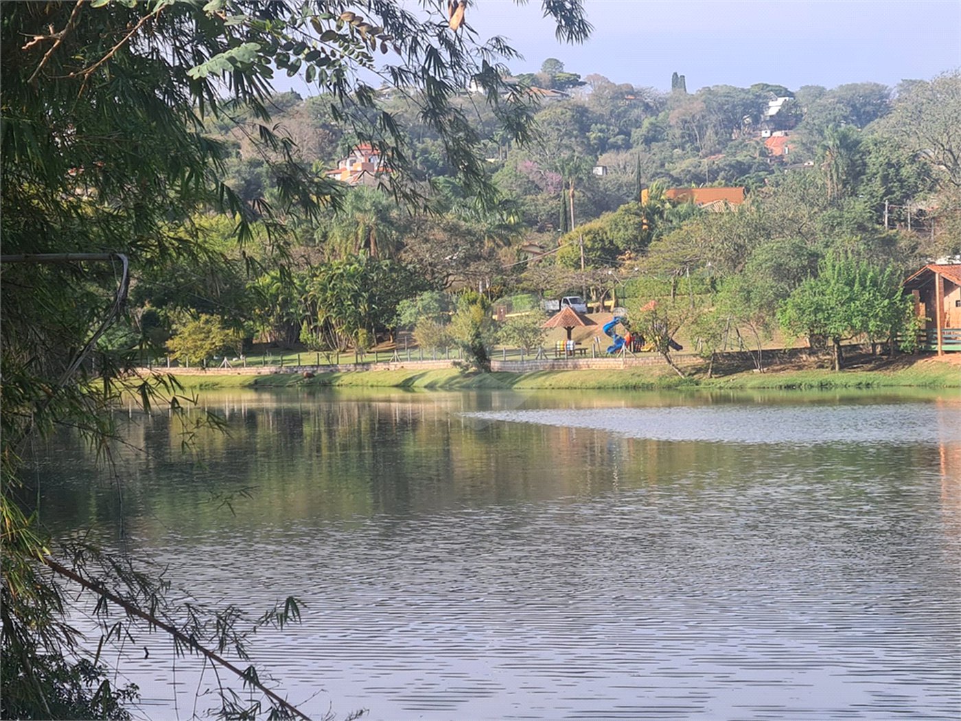 Casa à venda com 4 suítes no condomínio Marambaia, Vinhedo - SP